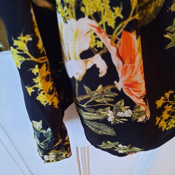 TOO LATE !  TOPS FOR 16$  Blouse with trending colors - Picture 4 of 9